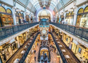 DNP776-ron-rang-le-hoi-mua-sam-cuoi-nam