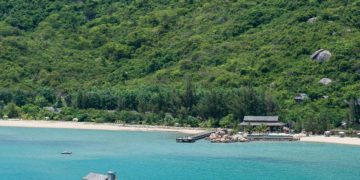 tron-goi-den-L-Alyana-Ninh-Van-Bay-voi-Vietjet-Air