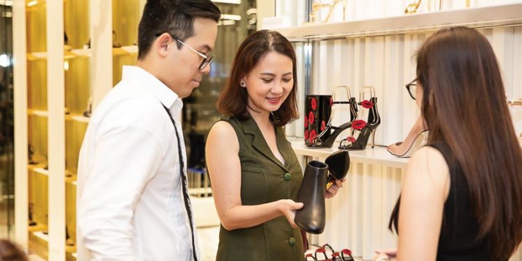 DNP777-BST-Thu-Dong-cua-Giuseppe-Zanotti-3