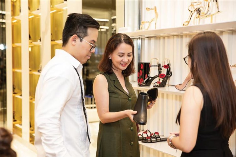 DNP777-BST-Thu-Dong-cua-Giuseppe-Zanotti-3