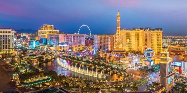 DNP777-tour-di-My-mua-sam-ngay-Black-Friday