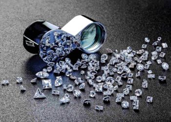 DNP777-xuat-hien-kim-cuong-gia-co-giay-giam-dinh-quoc-te