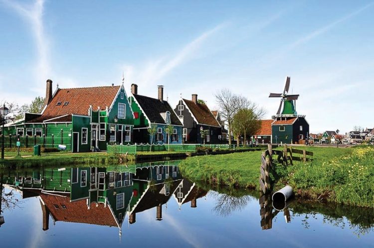 DNP778-Zaanse-Schans-Village-ngoi-lang-cua-coi-xay-gio-va-so-co-la