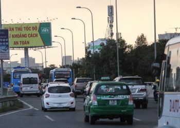 DNP778-bat-taxi-cong-nghe-chiu-su-quan-ly-nhu-taxi-truyen-thong