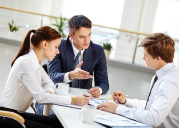 Sếp giỏi thường xuyên đối thoại với nhân viên