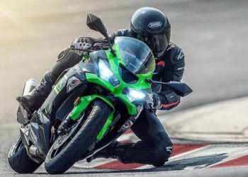 Kawasaki-Ninja-ZX-6R-2019-ra-gia-256-trieu