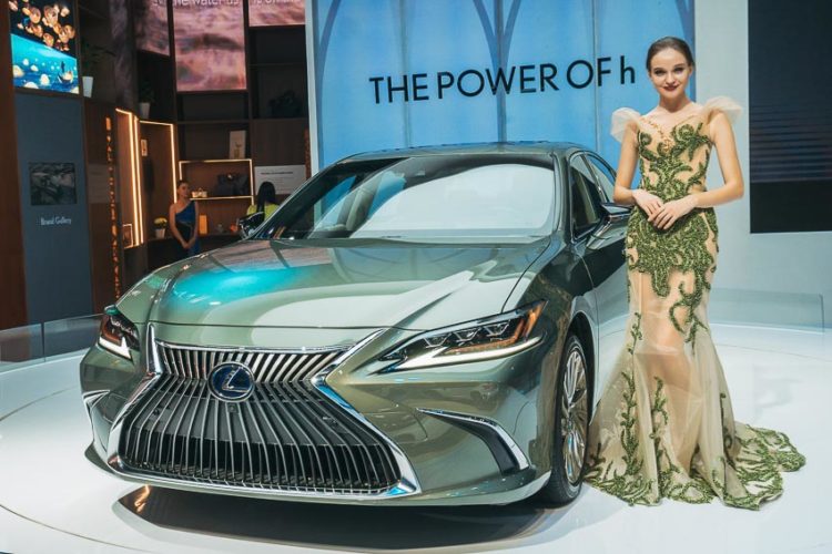 Lexus-ES-2019-the-he-hoan-toan-moi-VMS-2018
