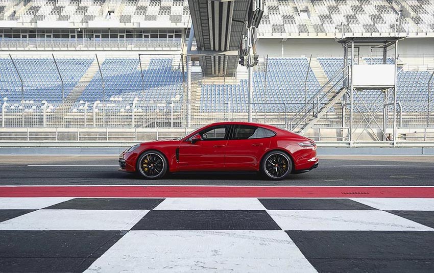 Porsche-Panamera-GTS-va-Panamera-GTS-Sport-Turismo-2019-3