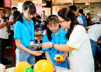 DNP-hoc-sinh-Viet-Nam-lan-dau-trai-nghiem-cong-nghe-cam-bien-MESH-cua-Sony-3