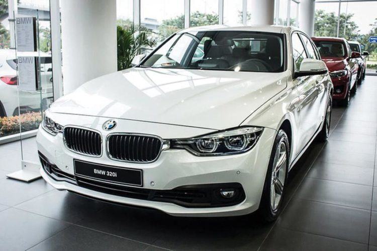 DNP779-BMW-320i