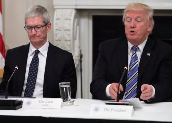 Tổng thống đe dọa sẽ áp dụng mức thuế 10% trên iPhone - 1