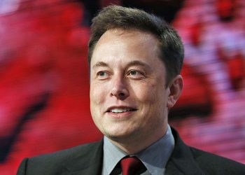 Chuyện gì xảy ra khi Elon Musk quyết định tặng thẻ tín dụng cho bất kì ai muốn có?