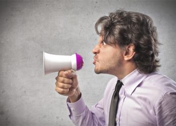 Ứng xử thế nào với lời chỉ trích khi bạn quá nhạy cảm?