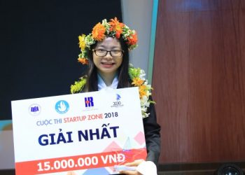 Thái Bội Linh, đại diện đội Longinterns, nhận giải nhất cuộc thi. | Ảnh: Mỹ Huyền