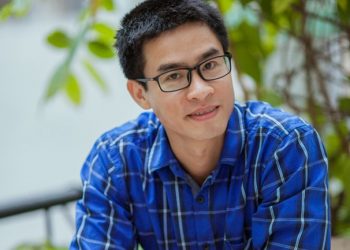 Nhà thơ Nguyễn Phong Việt - 01