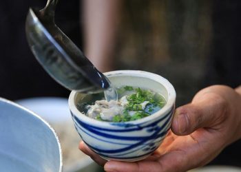 Du khách thích thú tìm về ẩm thực thất truyền của Phan Thiết