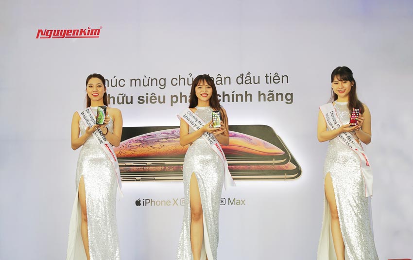 Bộ ba iPhone XR/XS/XS Max được mở bán tại Nguyễn Kim 1