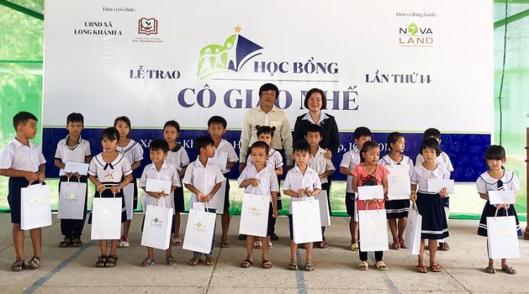 Tập đoàn Novaland trao tặng học bổng Cô Giáo Nhế 1