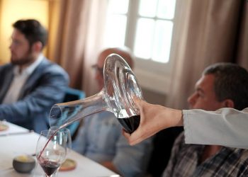 Thưởng thức vị vang tinh tế với loại vang đỏ Cheval des Andes 2015 2