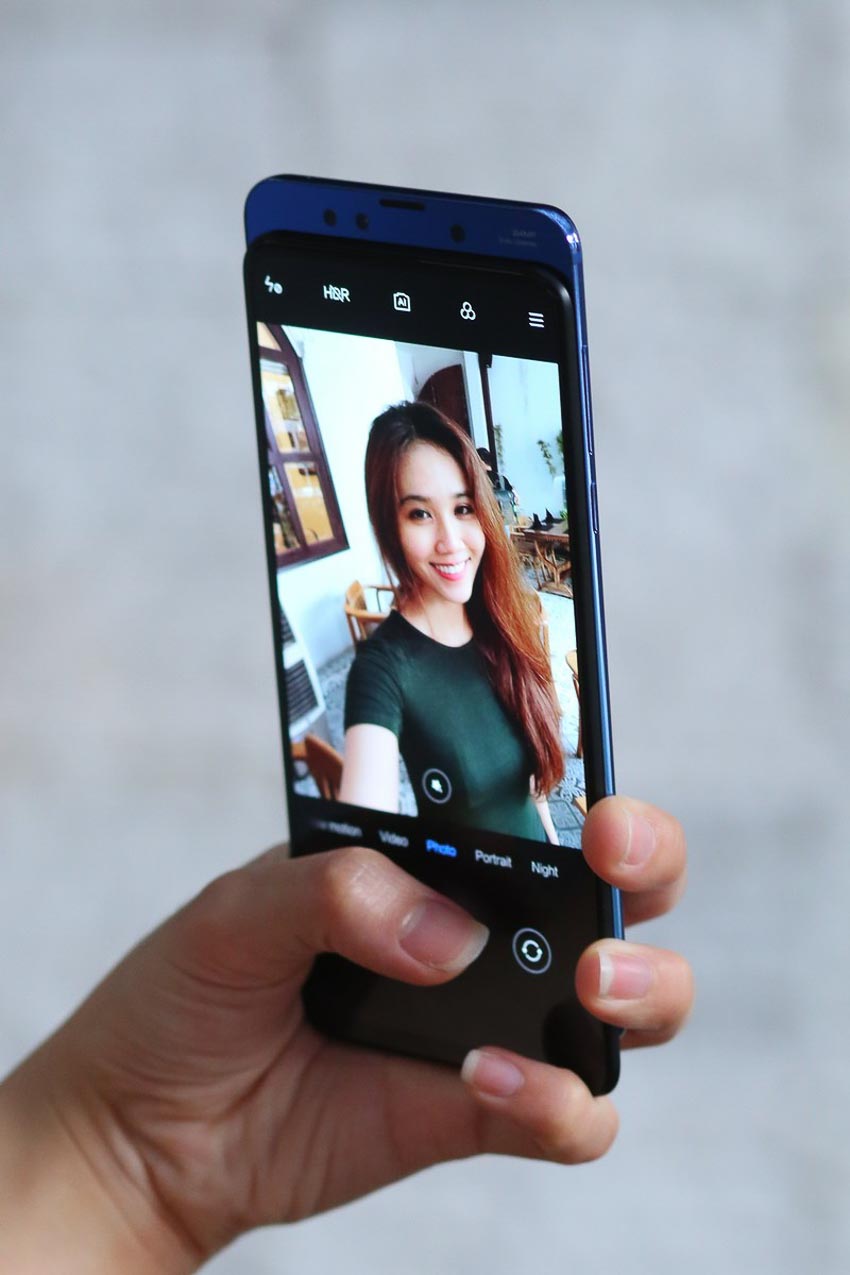 Xiaomi giới thiệu điện thoại Mi MIX 3 Việt Nam 4