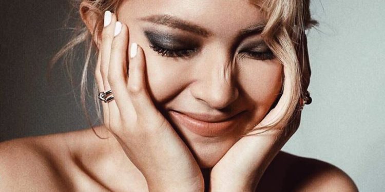 Chiếc vòng Juste Un Clou với Châu Bùi và Kelbin Lei 2