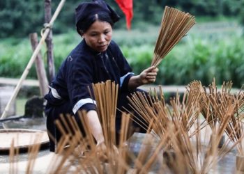 Phụ nữ Nùng chăm chỉ cần mẫn