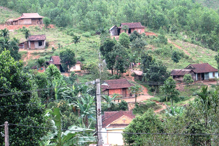 Một làng người dân tộc Cơ Ho