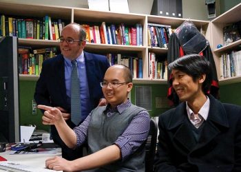 Thiên Duy cùng hai giáo sư hướng dẫn luận án tiến sĩ của anh ở Đại học RMIT Melbourne