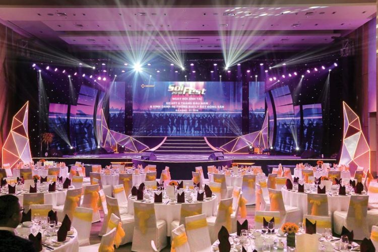 tiệc cuối năm cho công ty tại Novotel Đà Nẵng