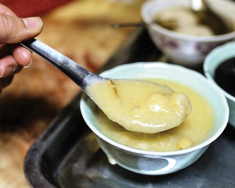 Lục tàu xá là món chè thích hợp để thưởng thức vào mùa lạnh tại miền Bắc