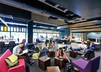 Nhiều suất học bổng cho sinh viên quốc tế tại ĐH Deakin