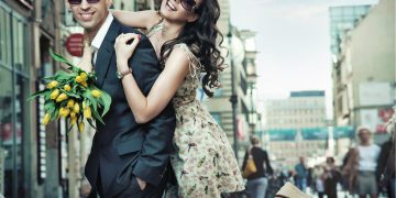 Đàn ông quan trọng thể diện của bản thân còn hơn cái thẻ ngân hàng trong túi họ. | Ảnh: Shutterstock