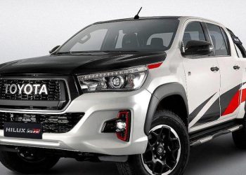 Bán tải Toyota Hilux 2019 bản GR Sport ấn tượng với khả năng off-road mạnh mẽ