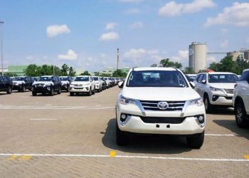 Vào mùa mua sắm cuối năm, lượng ôtô nhập khẩu tăng kỉ lục trong tuần qua