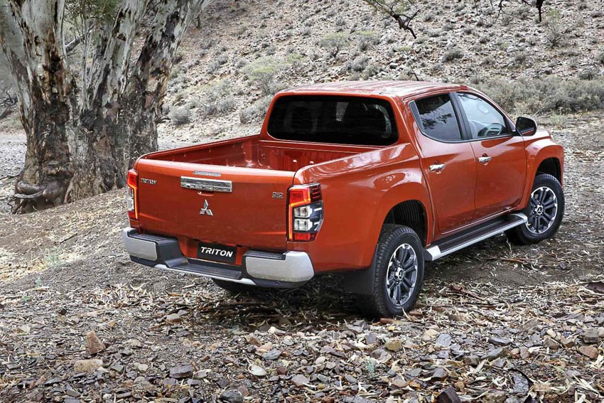 Phía sau xe Mitsubishi Triton 2019