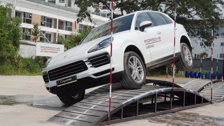 Trải nghiệm lái địa hình với Porsche Cayenne thế hệ mới tại Việt Nam