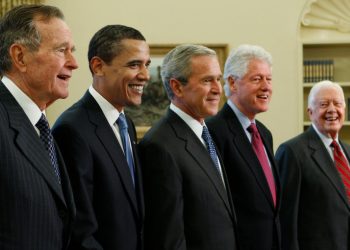 Cựu tổng thống George H.W. Bush 'cha' qua đời: Một nhiệm kỳ định hình nước Mỹ - 0