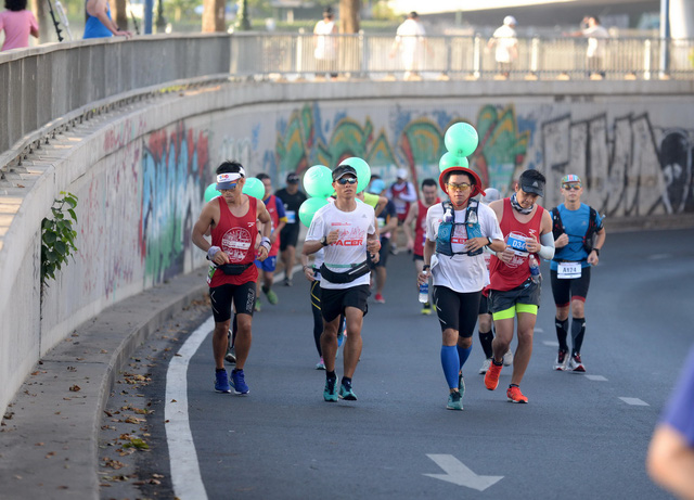  8.200 VĐV chinh phục giải marathon quốc tế TP.HCM 2018 - Ảnh 1.