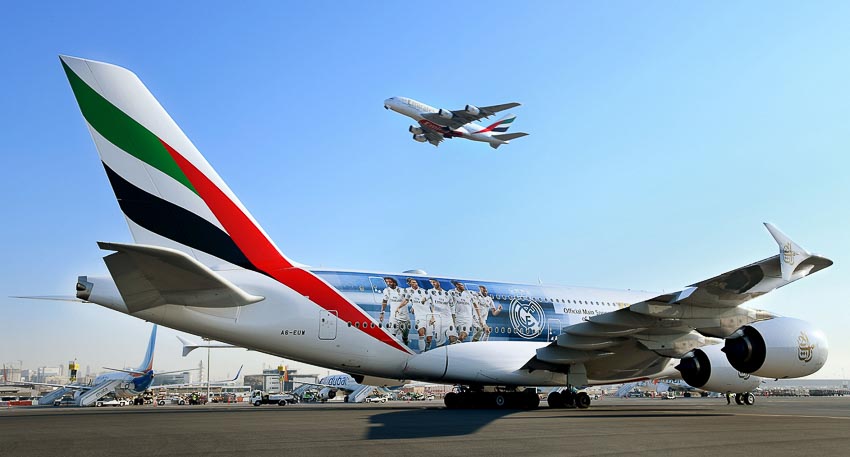 Emirates in hình 5 cầu thủ Real Madrid lên thân máy bay A380 3