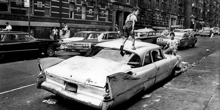 Trẻ em vui chơi ở Bronx, New York, mùa hè 1966