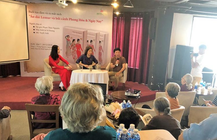 Buổi giới thiệu sách về áo dài xưa rất được độc giả quan tâm
