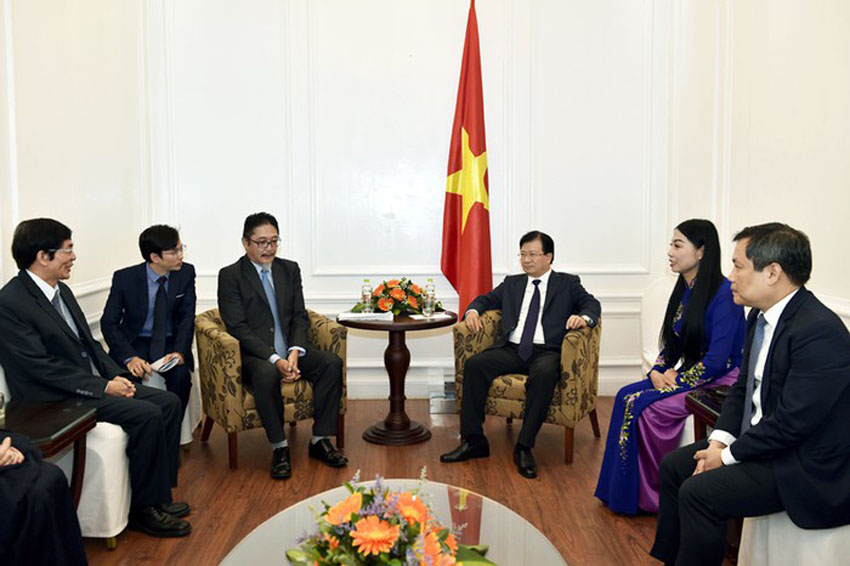 Phó Thủ tướng Trịnh Đình Dũng tiếp lãnh đạo Tập đoàn Toyota Việt Nam đầu tư tại Vĩnh Phúc. Ảnh: VGP/Nhật Bắc