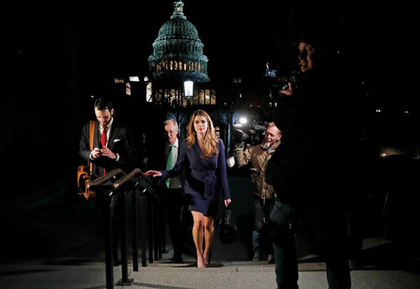 Giám đốc truyền thông Nhà Trắng Hope Hicks rời quốc hội Mỹ sau khi dự cuộc họp kín tại Ủy ban Tình báo Hạ viện, Washington, hôm 27/2.