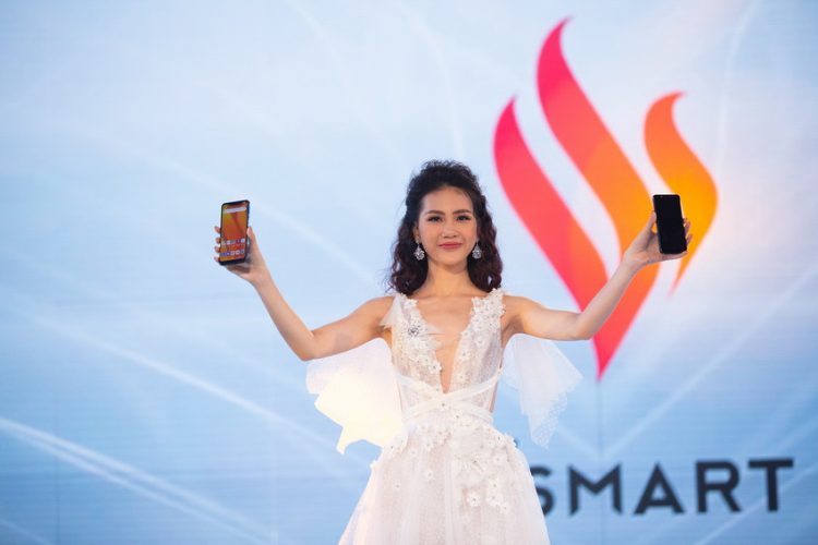 Vingroup chính thức ra mắt 4 mẫu điện thoại Vsmart có giá từ 2,5 triệu đồng