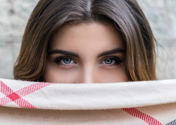 Vì sao bạn thường xuyên chảy nước mắt