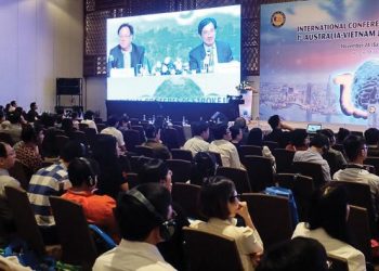 Phần thảo luận và chia sẻ kiến thức chuyên môn của các chuyên gia đầu ngành tại Hội thảo vệ tinh về Phòng ngừa đột quỵ cho bệnh nhân rung nhĩ