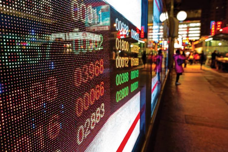Dòng tiền vào hai sàn niêm yết phải “chia lửa” với hoạt động IPO, thoái vốn nhà nước