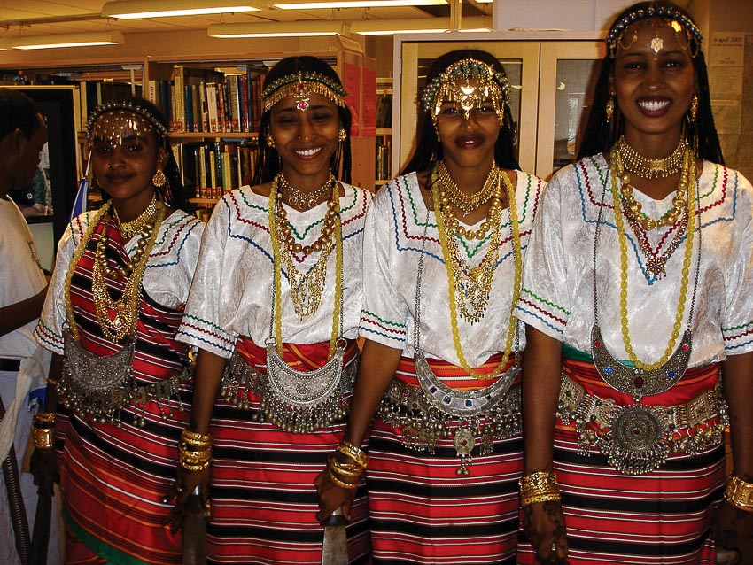 Thiếu nữ thủ đô Djibouti trong trang phục truyền thống