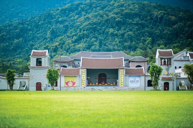 Đến Yên Tử dự đại lễ giỗ tổ Phật hoàng Trần Nhân Tông