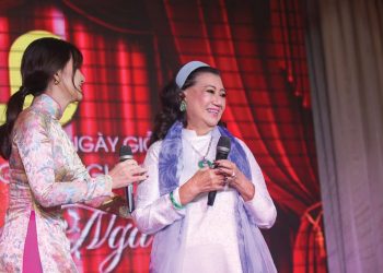 NSND Kim Cương phát biểu trong buổi tưởng niệm